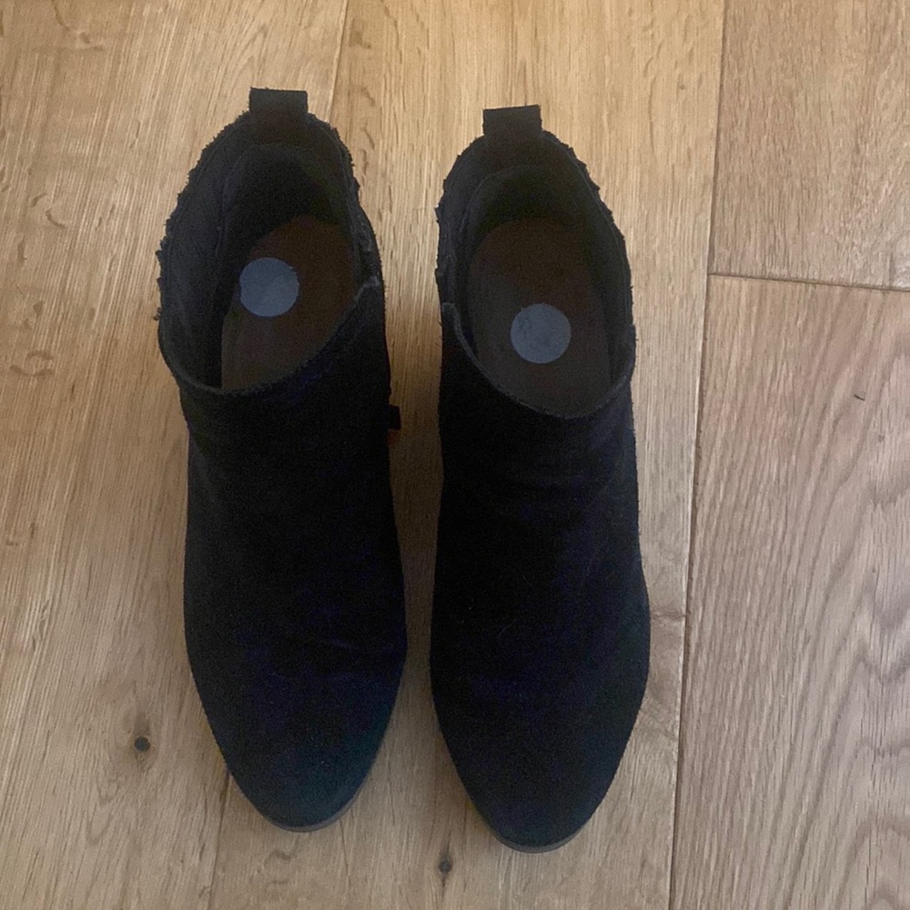 Franco Sarto suede bootie sz 9/blk